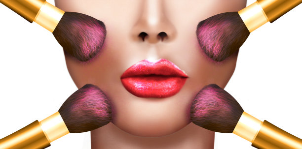 美丽女孩用粉刷刷妆。图片下载