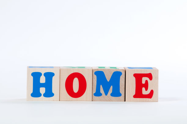 字母块题字房子在白色背景上图片下载