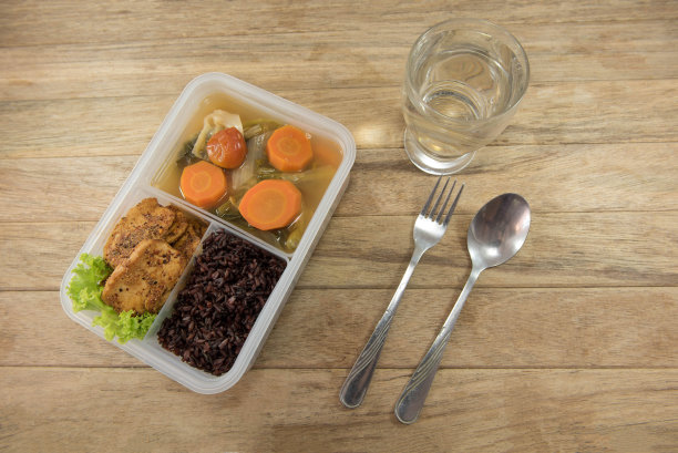 酸辣咖喱配罗望子酱和什锦蔬菜，图片下载