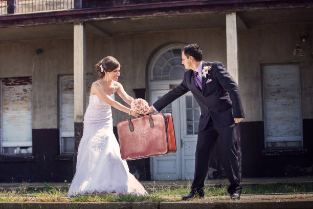 火车站的婚礼戏剧图片下载