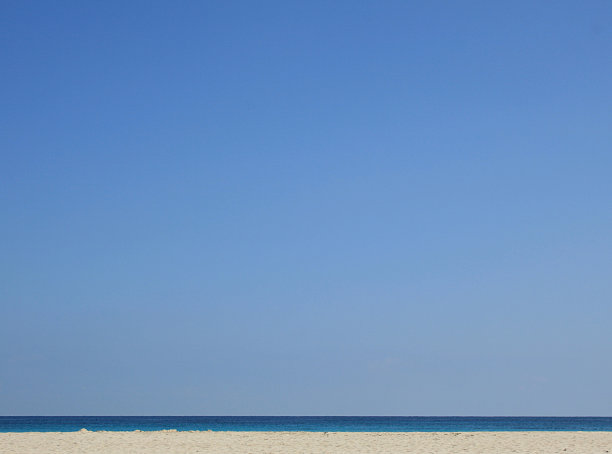 西班牙福门特拉海滩，有很多复印空间图片下载