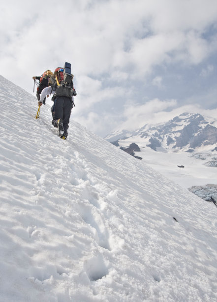 攀登雷尼尔山图片下载