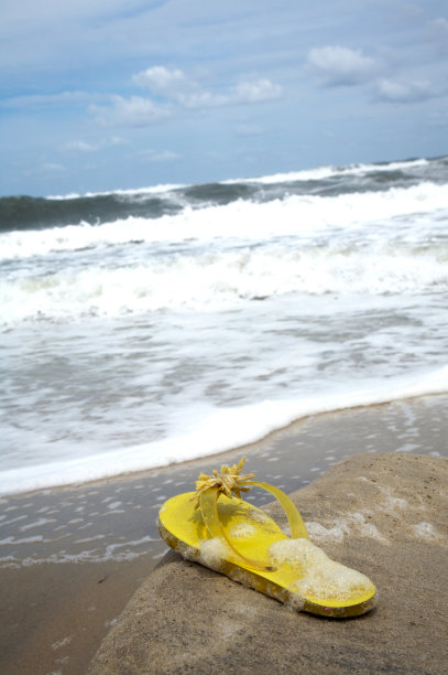 黄色沙滩凉鞋度假图片下载