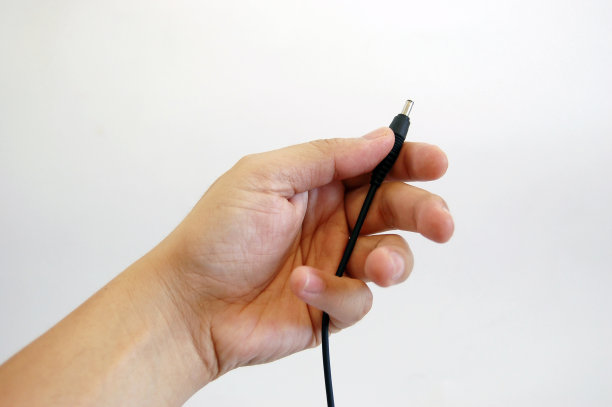 手持充电器插头照片图片下载