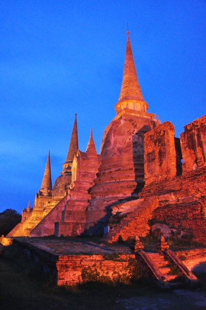 在佛寺寺里桑菲特的黄昏美景图片下载