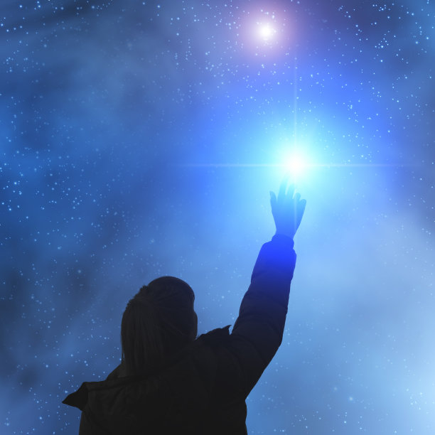 女孩伸手摘星星的剪影图片下载