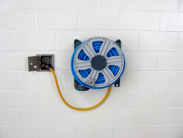 墙上的蓝色消防栓卷轴图片下载