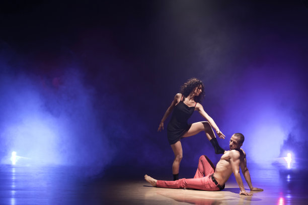 跳舞的热情图片下载