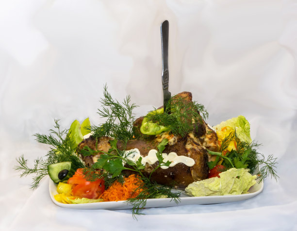 一大块烤肉。图片下载