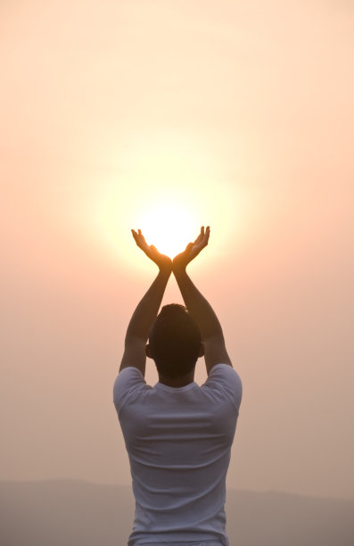 我握着太阳图片下载