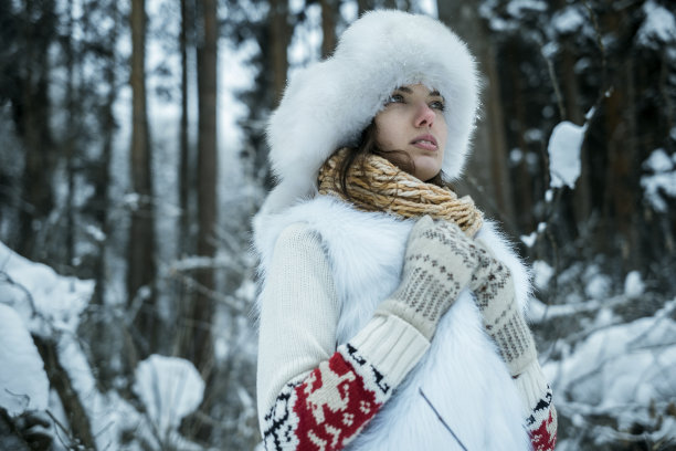 戴手套的女孩图片下载