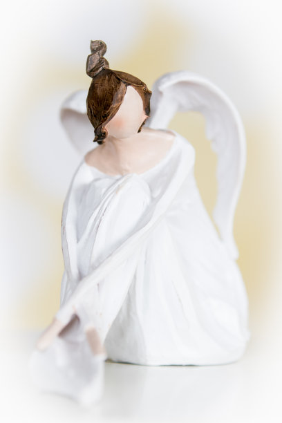 白色的天使图片下载