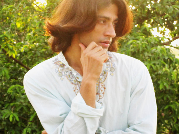 穿着孟加拉传统服装的孟加拉人图片下载