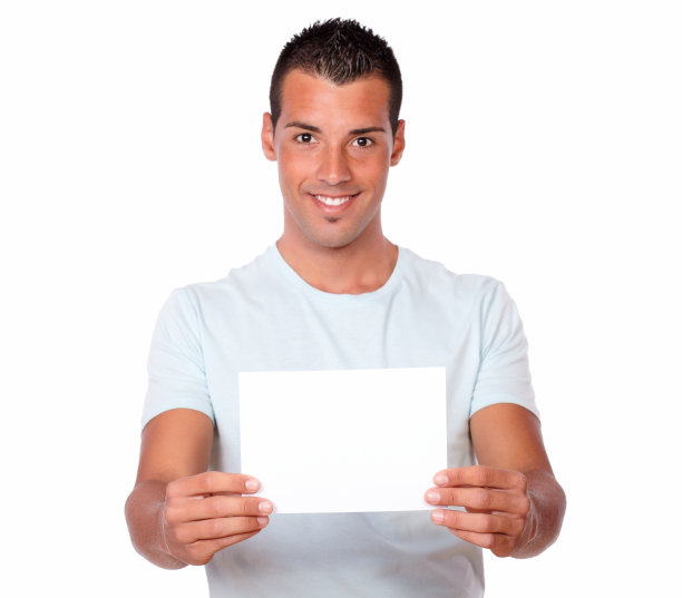 西班牙裔男子举着一张空白卡片图片下载
