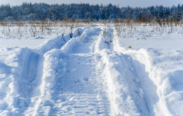 摩托雪橇的痕迹图片下载