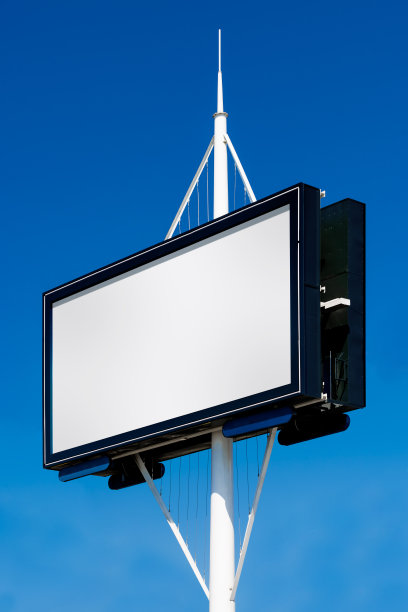 蓝天上的大空白广告牌图片下载