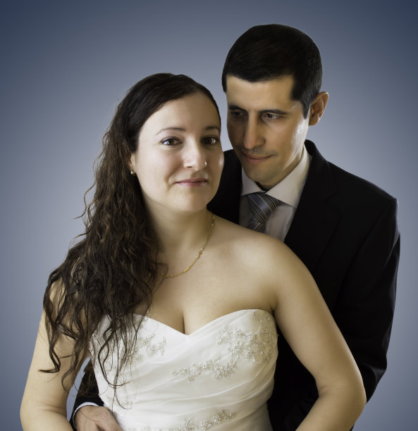 两个爱人拥抱图片下载