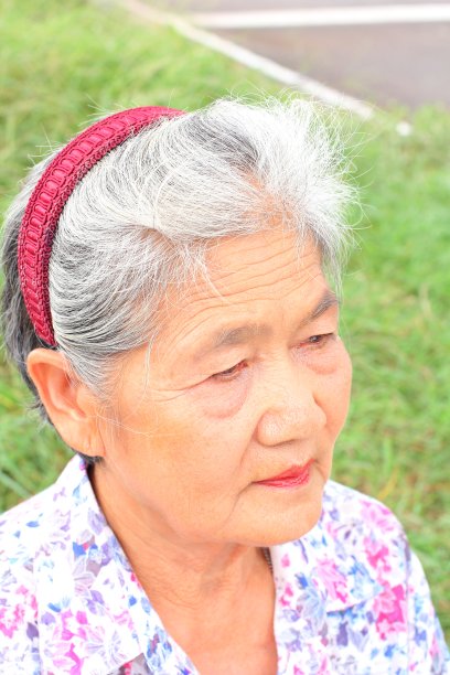 女人的微笑图片下载