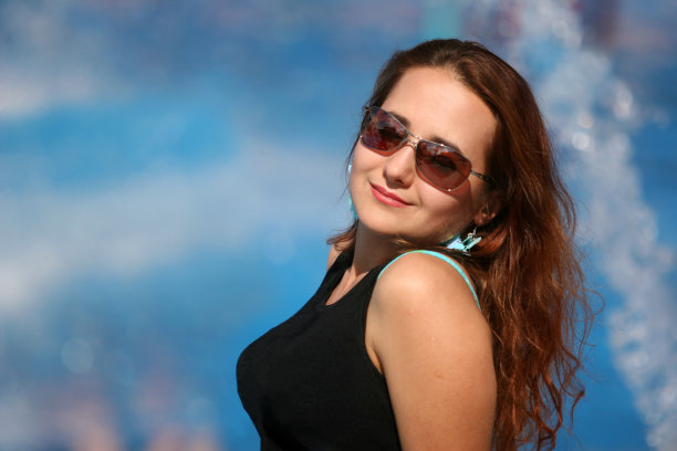 夏天的女孩图片下载