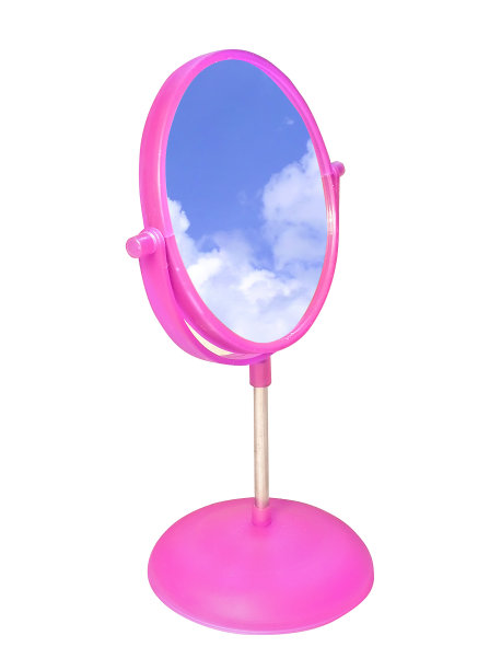 浴室的镜子和天空图片下载