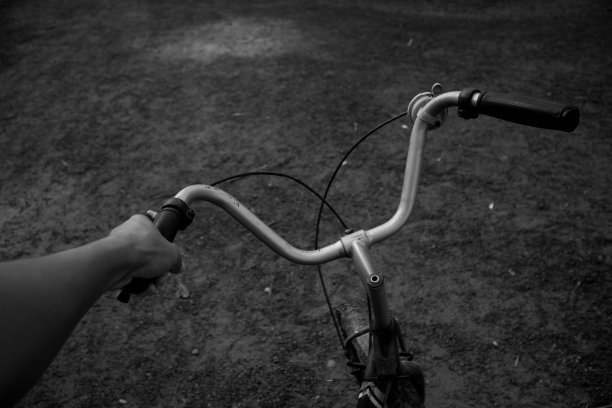 骑自行车特写。图片下载