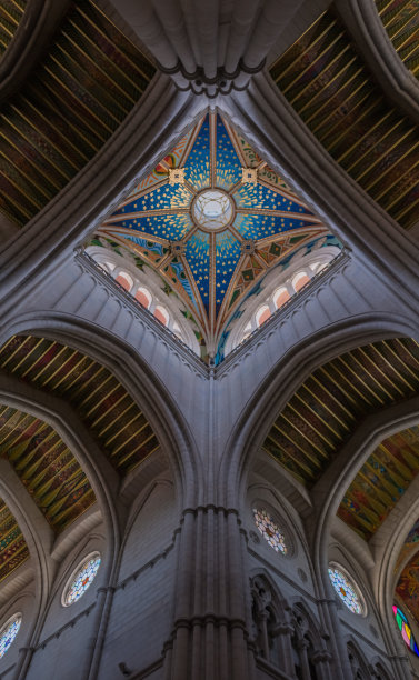 阿尔穆德纳大教堂内部II图片下载