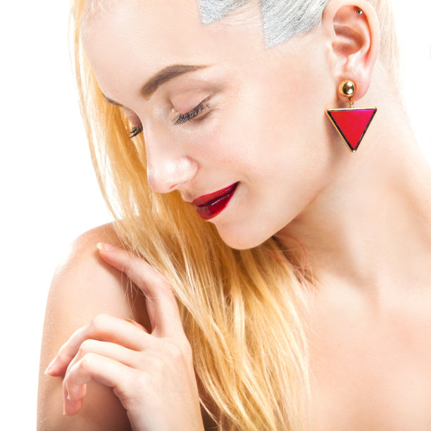 性感金发女孩的特写肖像与化妆。美丽的图片下载