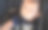 小个子男人坐在婴儿车里图片下载