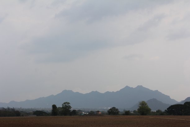 山在风暴图片下载