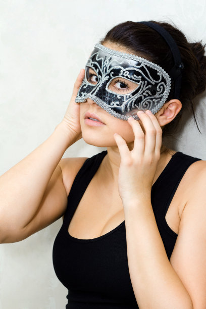 一个戴面具的女人图片下载