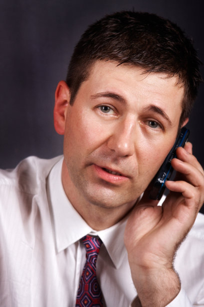 男人打电话图片下载