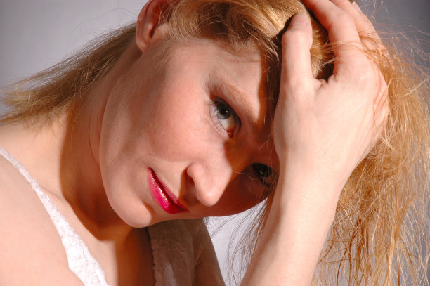 湿头发肖像图片下载