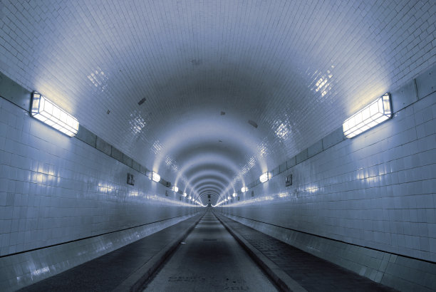 蓝色的隧道图片下载