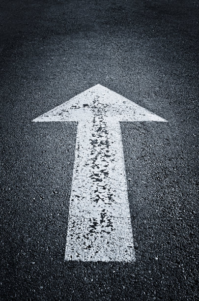 路上的箭图片下载