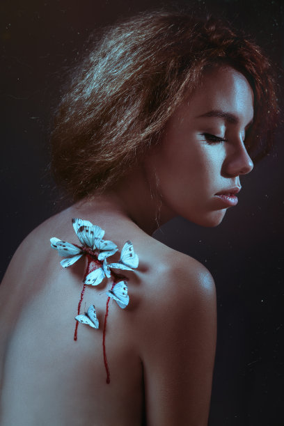 女人和蝴蝶图片下载