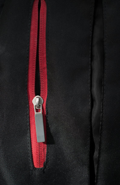 滑扣红色拉链。图片下载