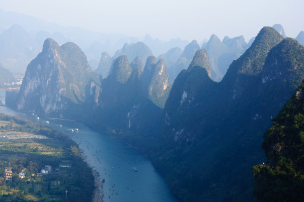 喀斯特山脉风光图片下载