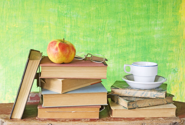 成堆的书图片下载