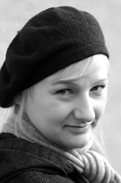 年轻的女人图片下载