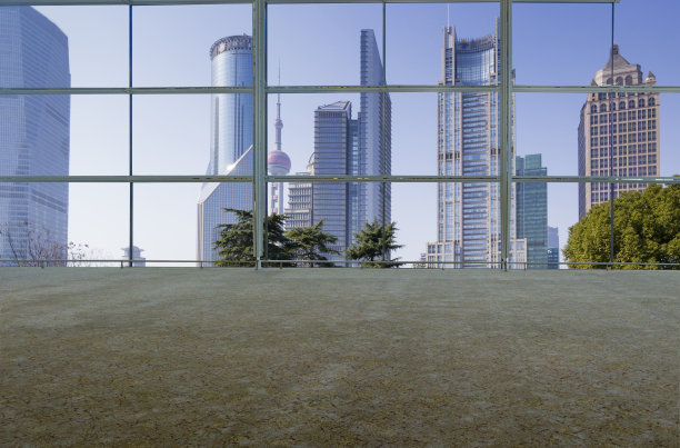 空荡荡的办公室和高层建筑图片下载