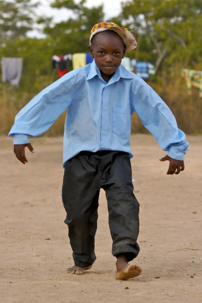 艰难的男孩图片下载