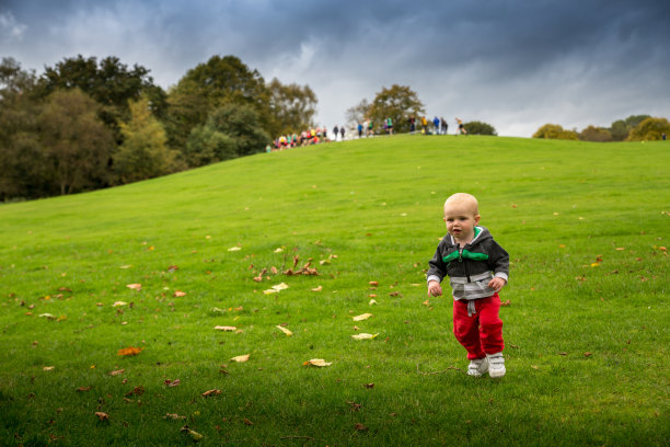 幼童参加越野赛跑图片下载