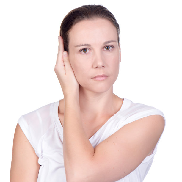 年轻女子交出耳朵图片下载