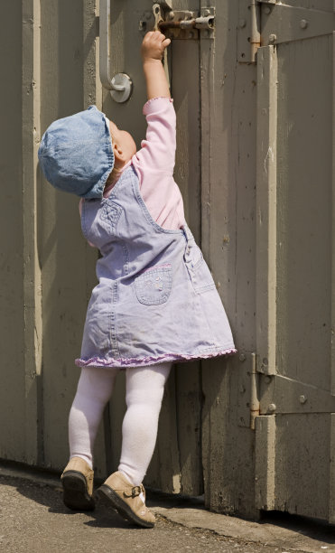 小女孩打开记事本锁图片下载