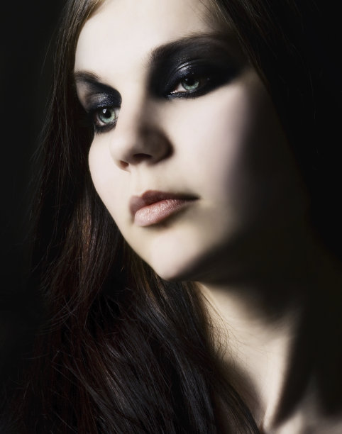 漂亮的成年女孩图片下载