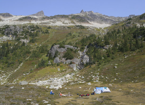 卡拉汉山下的大本营图片下载