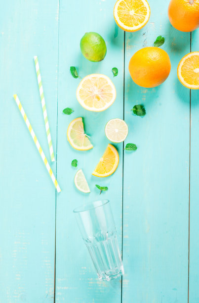柑橘汁或鸡尾酒的配料素材图片