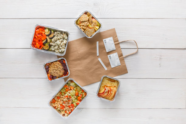 健康食品在盒子带走，俯视图在木材图片下载