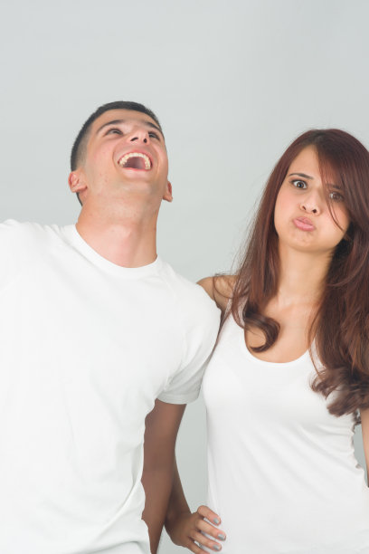 弟弟笑了图片下载