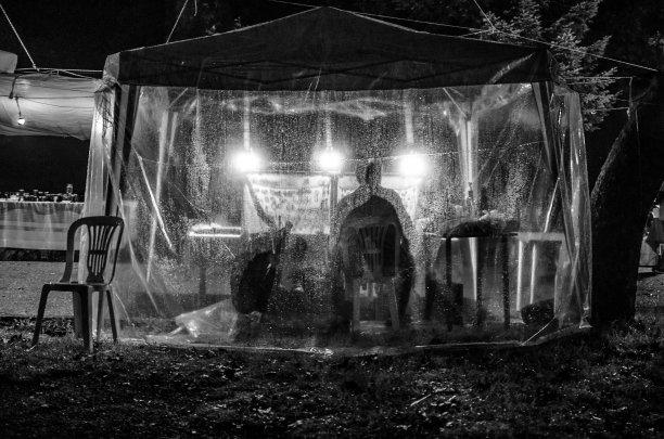 雨后跳蚤市场图片下载